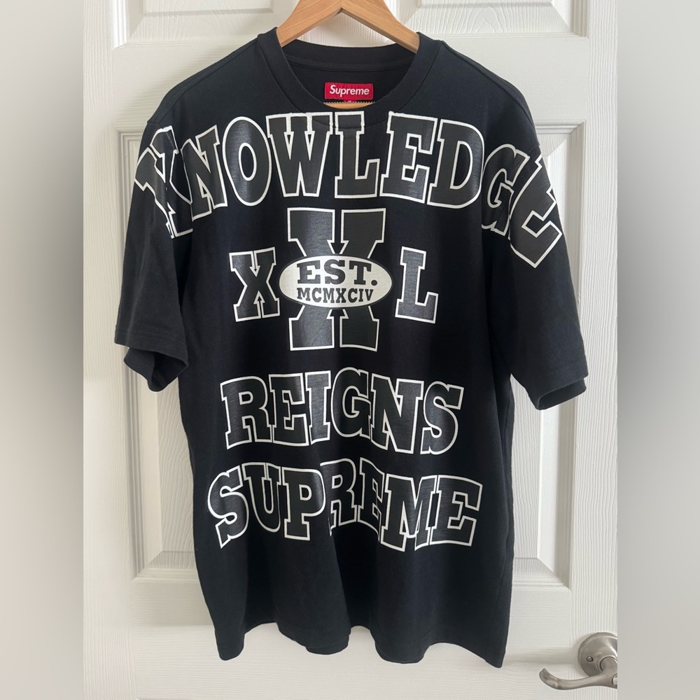 Authentic Supreme T-Shirt, size M